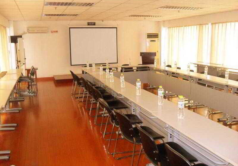 Отель Greentree Inn Beijing Guangmingqiao Express Apartment