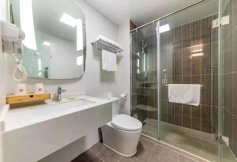 هتل Ibis Chongqing Jiefangbei Pedestrian Street