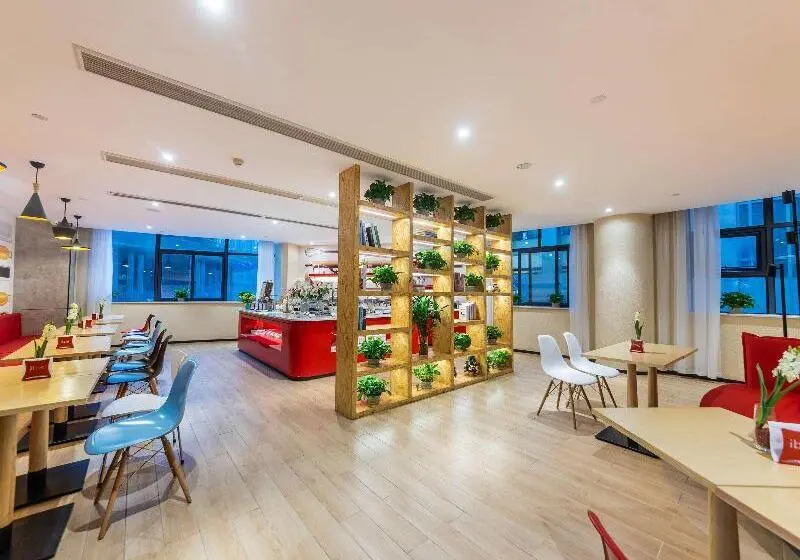 ホテル Ibis Chongqing Jiefangbei Pedestrian Street