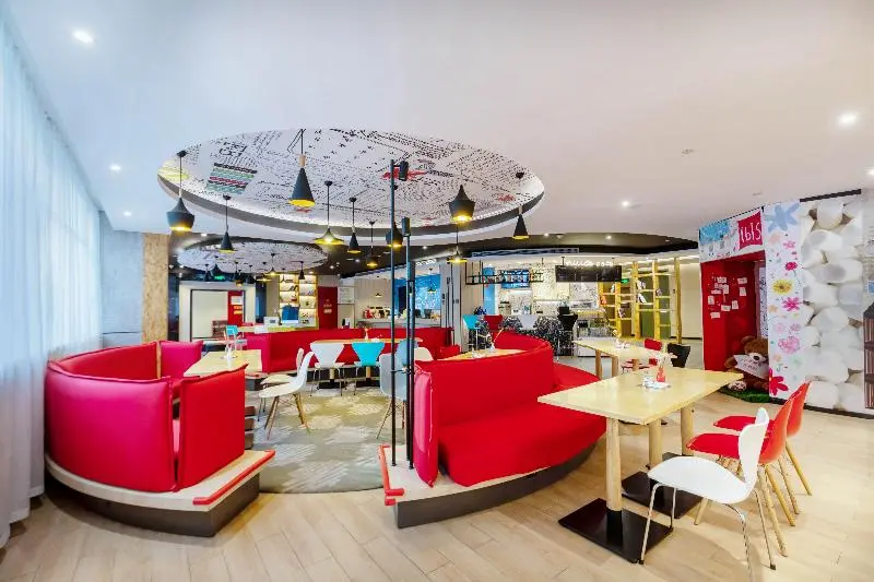 ホテル Ibis Chongqing Jiefangbei Pedestrian Street