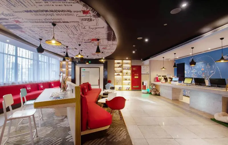 ホテル Ibis Chongqing Jiefangbei Pedestrian Street