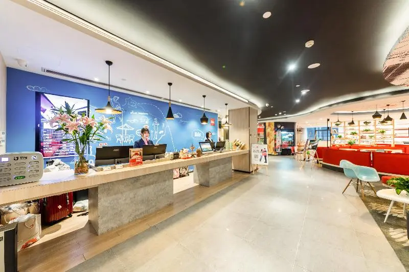 ホテル Ibis Chongqing Jiefangbei Pedestrian Street