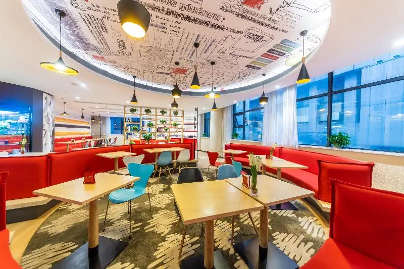 ホテル Ibis Chongqing Jiefangbei Pedestrian Street