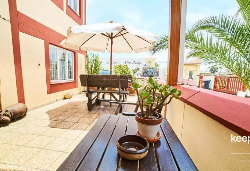 هتل Meikes Guesthouse