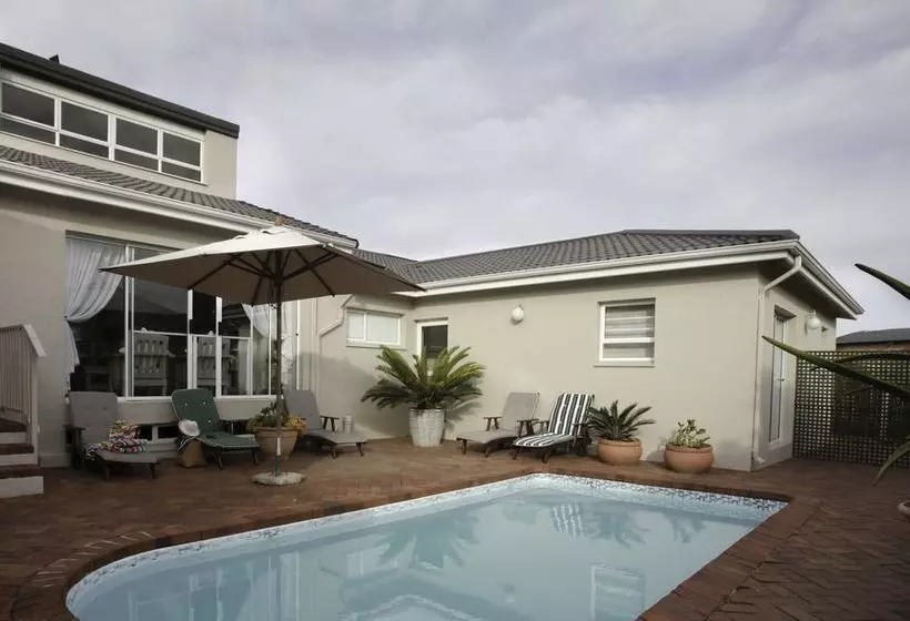 בית מלון כפרי Mes Amis Beach Guest House