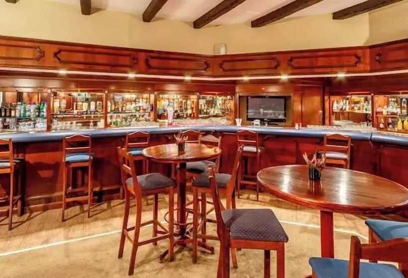 Отель Numbi & Garden Suites