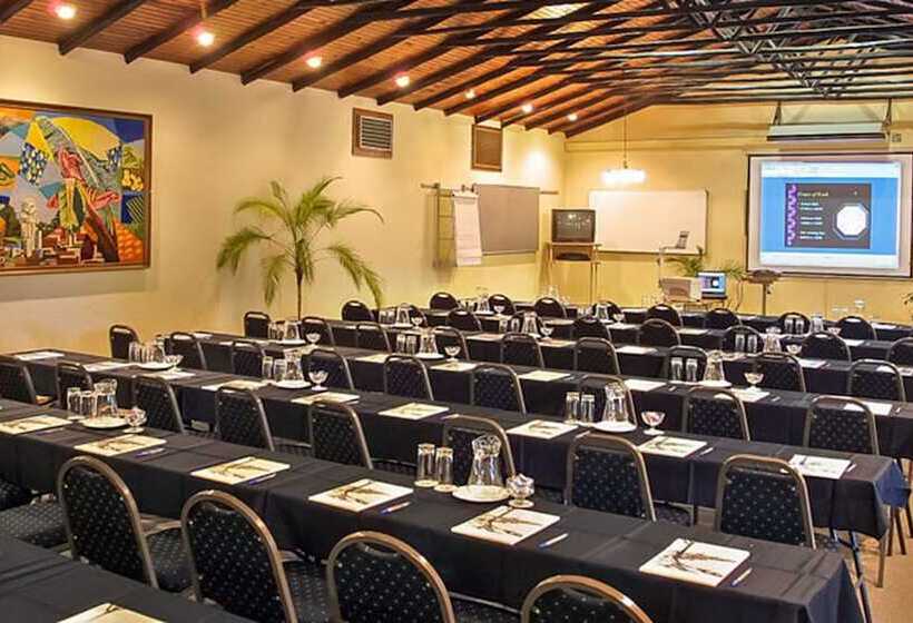 Отель Numbi & Garden Suites