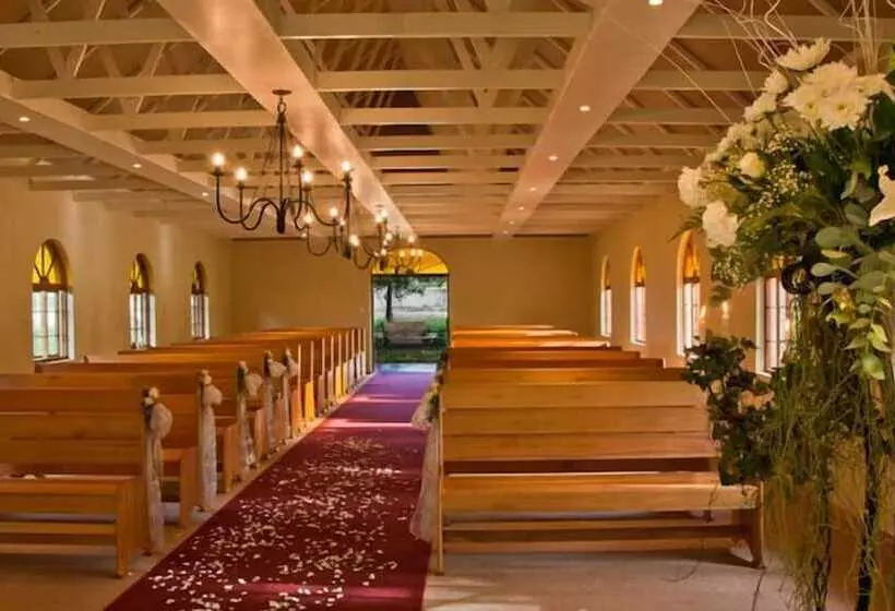 Отель Numbi & Garden Suites