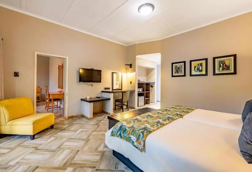 Отель Numbi & Garden Suites