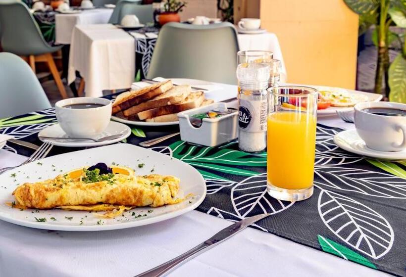 Отель Numbi & Garden Suites