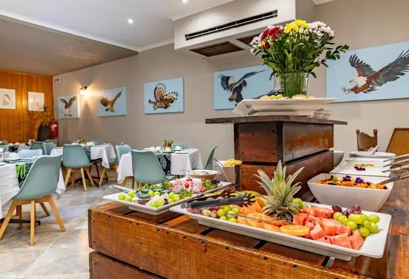 Отель Numbi & Garden Suites