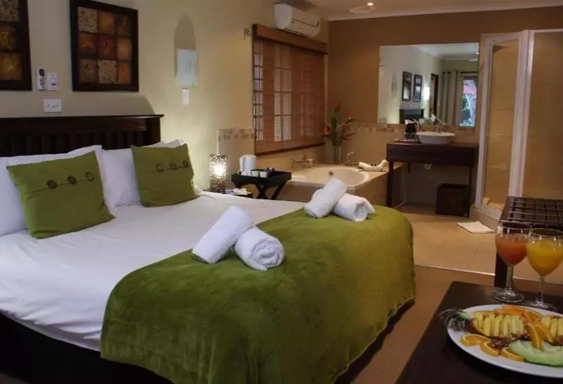 Отель Numbi & Garden Suites