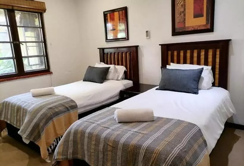 Отель Numbi & Garden Suites