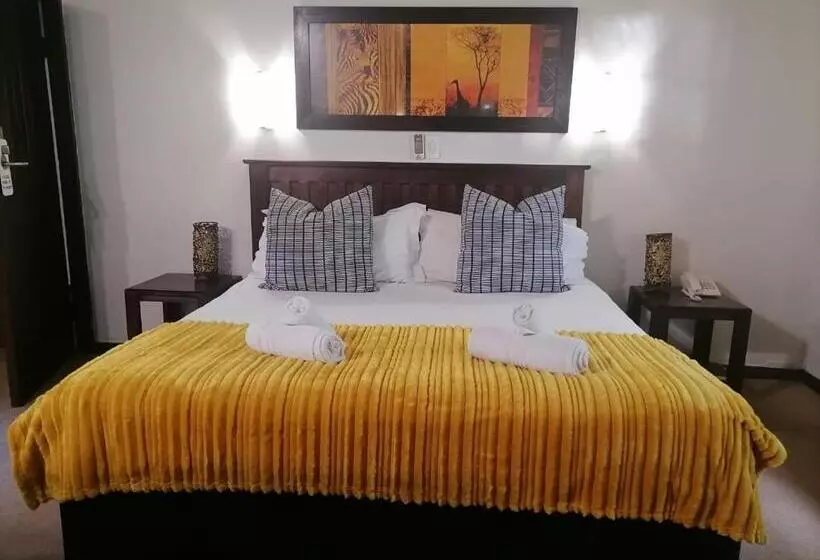 Отель Numbi & Garden Suites