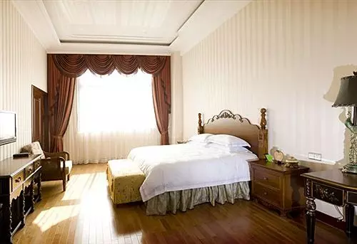 Hotel Treasure Island