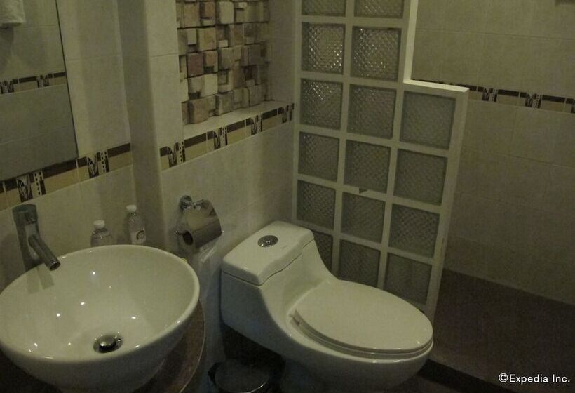 استراحتگاه The Manor At Puerto Galera