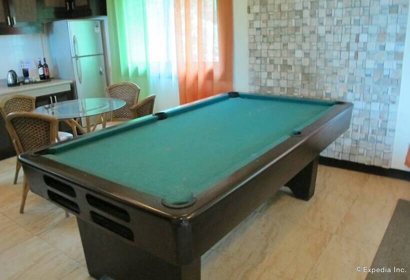 استراحتگاه The Manor At Puerto Galera