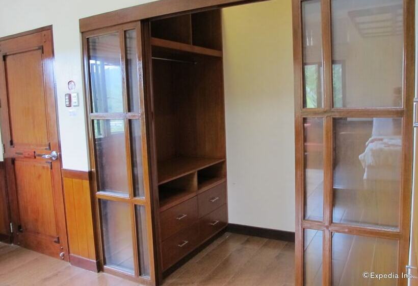 استراحتگاه The Manor At Puerto Galera