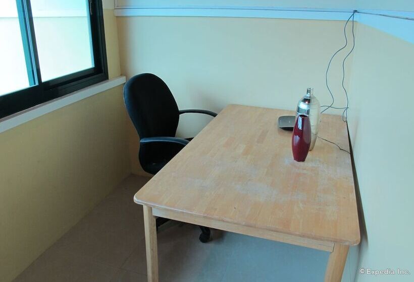 استراحتگاه The Manor At Puerto Galera