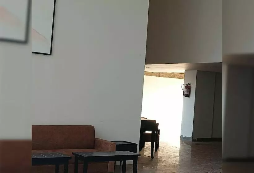 Retkeilymaja Abuzz Oxfordcaps Ccc Zirakpur, Chandigarh