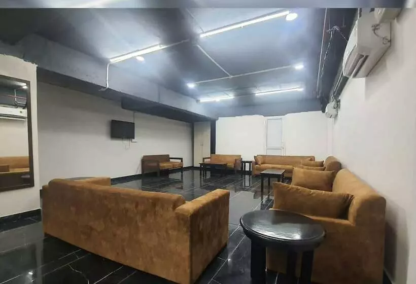 Retkeilymaja Abuzz Oxfordcaps Ccc Zirakpur, Chandigarh