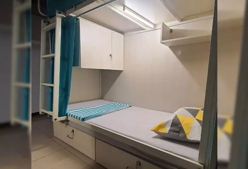 Retkeilymaja Abuzz Oxfordcaps Ccc Zirakpur, Chandigarh