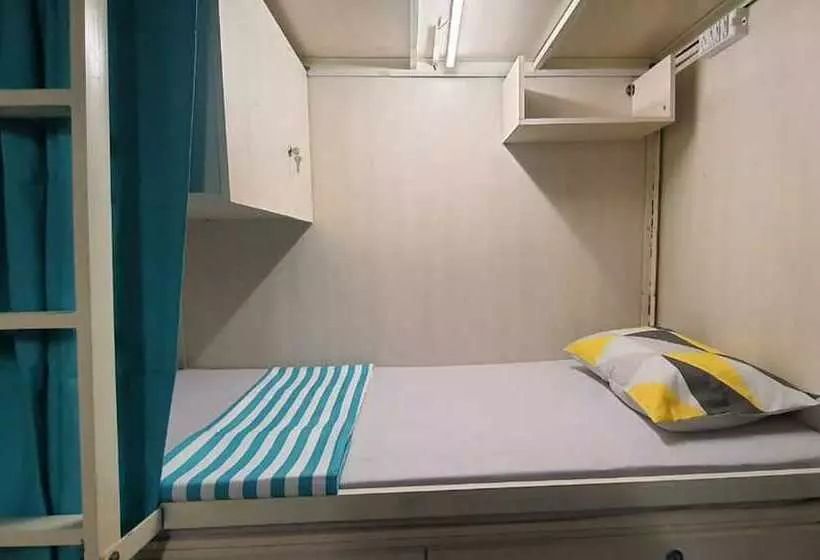 Retkeilymaja Abuzz Oxfordcaps Ccc Zirakpur, Chandigarh