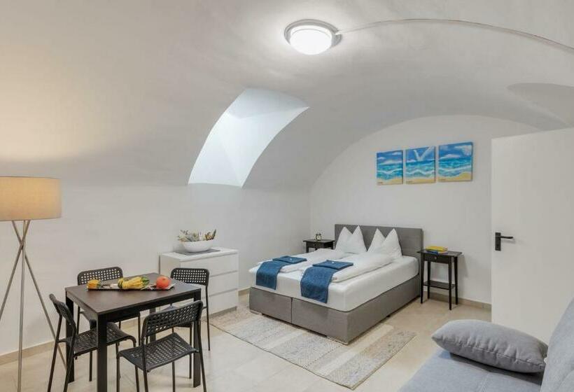 هاستل Innsbruck Underground Atelier