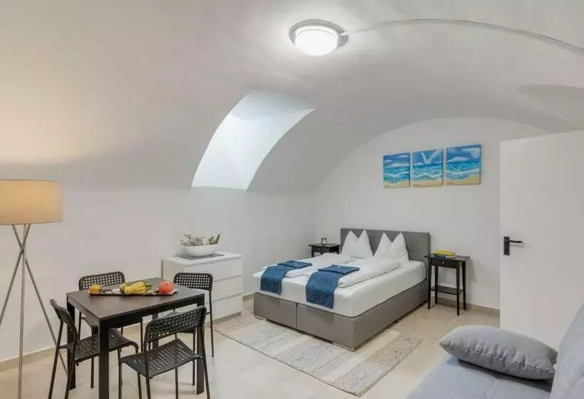 ユースホステル Innsbruck Underground Atelier