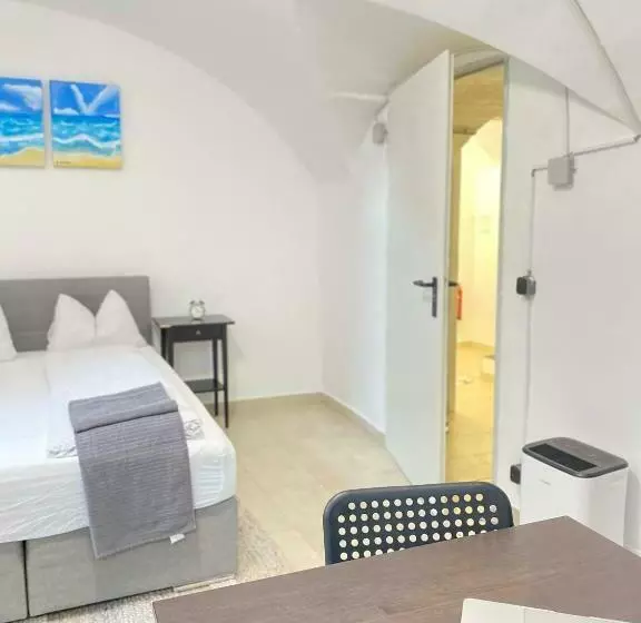 ユースホステル Innsbruck Underground Atelier