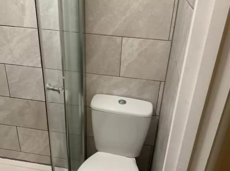 پانسیون Affordable Suites