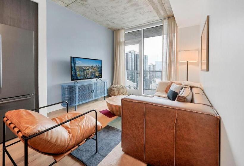 Upscale Rainey St Condo Homes Peloton, Gym, Rooftop Pool, Wifi Included