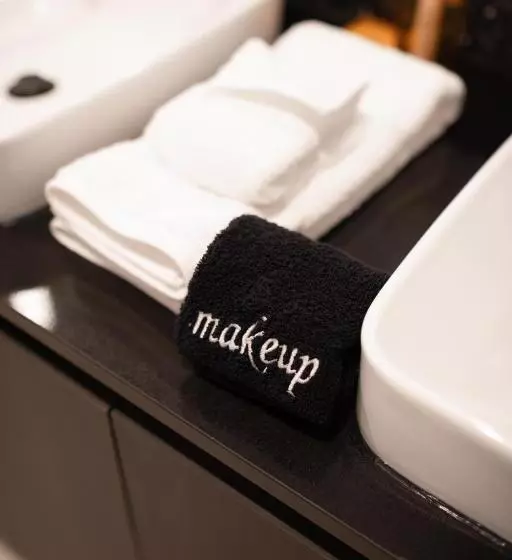 Upscale Rainey St Condo Homes   Peloton, Gym, Rooftop Pool, Wifi Included