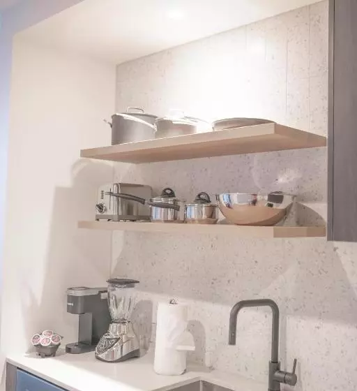 Upscale Rainey St Condo Homes   Peloton, Gym, Rooftop Pool, Wifi Included