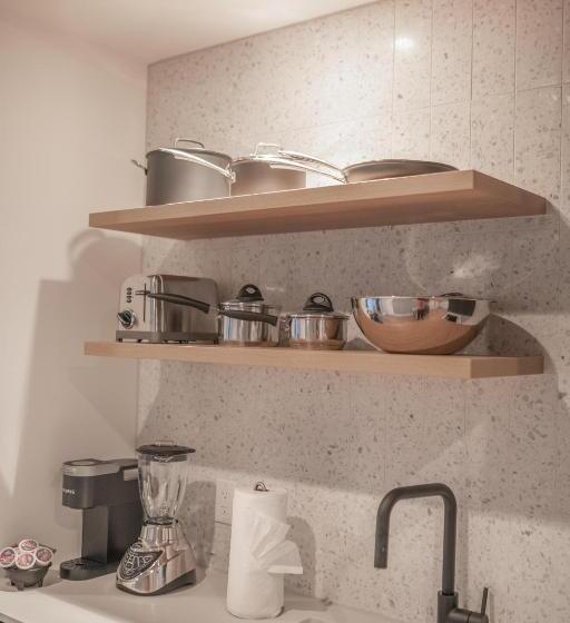 Upscale Rainey St Condo Homes   Peloton, Gym, Rooftop Pool, Wifi Included