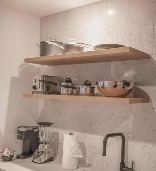 Upscale Rainey St Condo Homes   Peloton, Gym, Rooftop Pool, Wifi Included