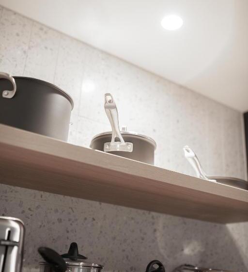 Upscale Rainey St Condo Homes Peloton, Gym, Rooftop Pool, Wifi Included