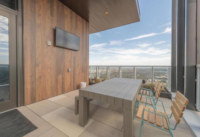 Upscale Rainey St Condo Homes Peloton, Gym, Rooftop Pool, Wifi Included