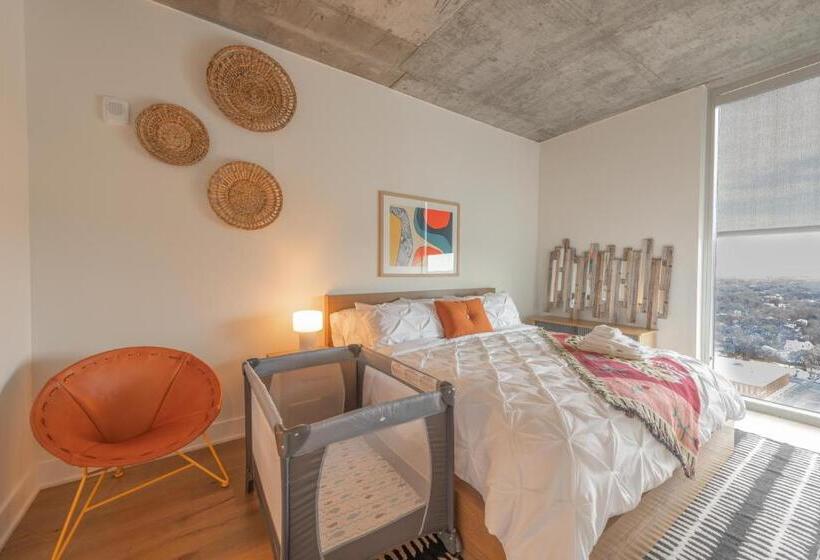 Upscale Rainey St Condo Homes Peloton, Gym, Rooftop Pool, Wifi Included