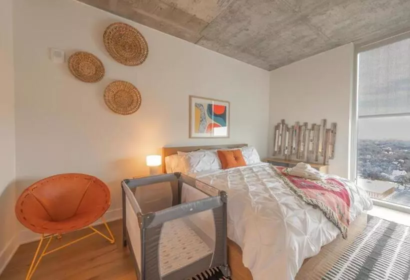 Upscale Rainey St Condo Homes   Peloton, Gym, Rooftop Pool, Wifi Included