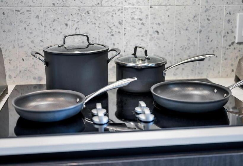 Upscale Rainey St Condo Homes Peloton, Gym, Rooftop Pool, Wifi Included