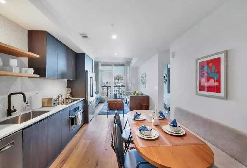 Upscale Rainey St Condo Homes   Peloton, Gym, Rooftop Pool, Wifi Included