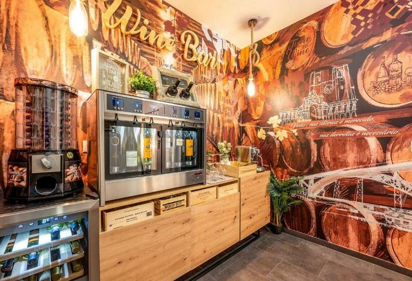 تختخواب و صبحانه Lisbon Wine House   Rooms & Suites