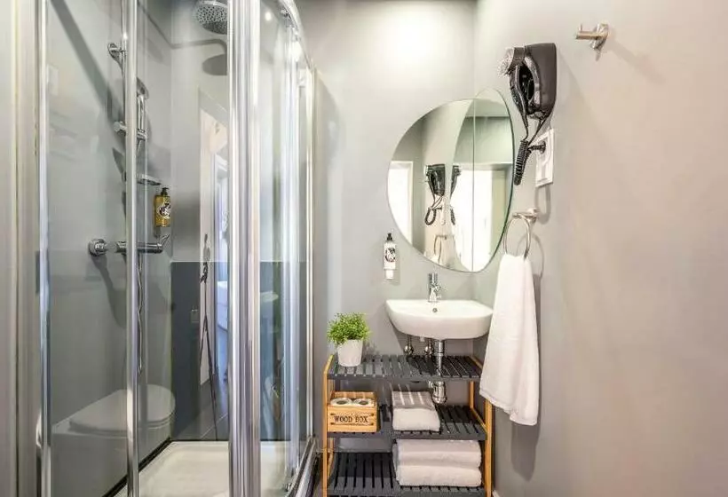 تختخواب و صبحانه Lisbon Wine House   Rooms & Suites