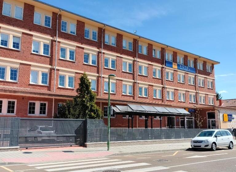 Отель Marques De Aguilar