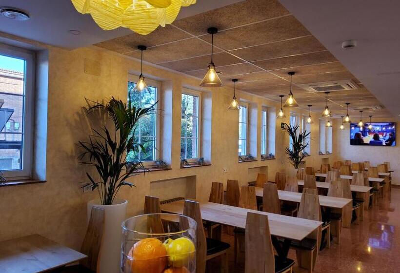 Отель Marques De Aguilar