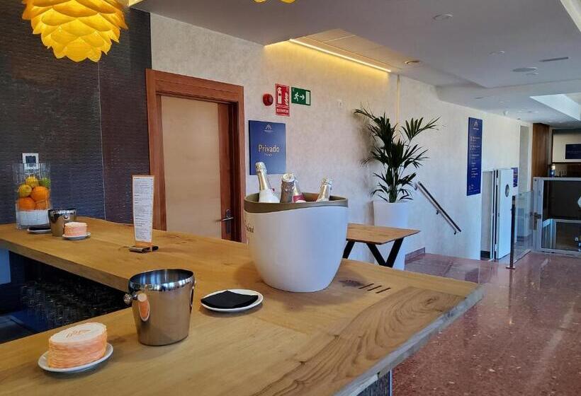 Отель Marques De Aguilar