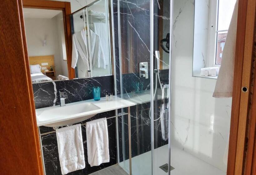 Отель Marques De Aguilar