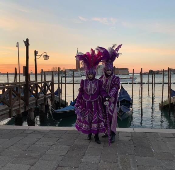 پانسیون Familly Rooms  Cà Del Traghetto