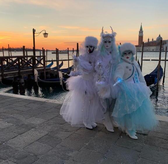 پانسیون Familly Rooms  Cà Del Traghetto